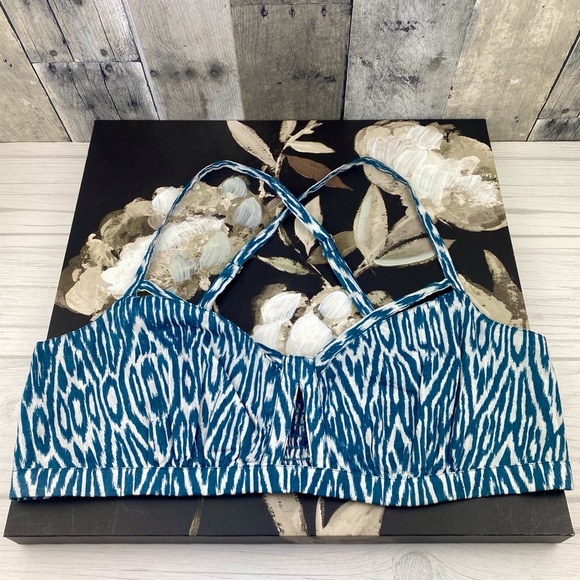 NWT Anthropologie Pilcro Printed Surf Bra Top in Blue Ikat Print Size Medium. - Picture 2 of 13